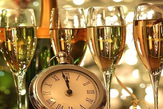 Новогоднее желание утопите в бокале шампанского