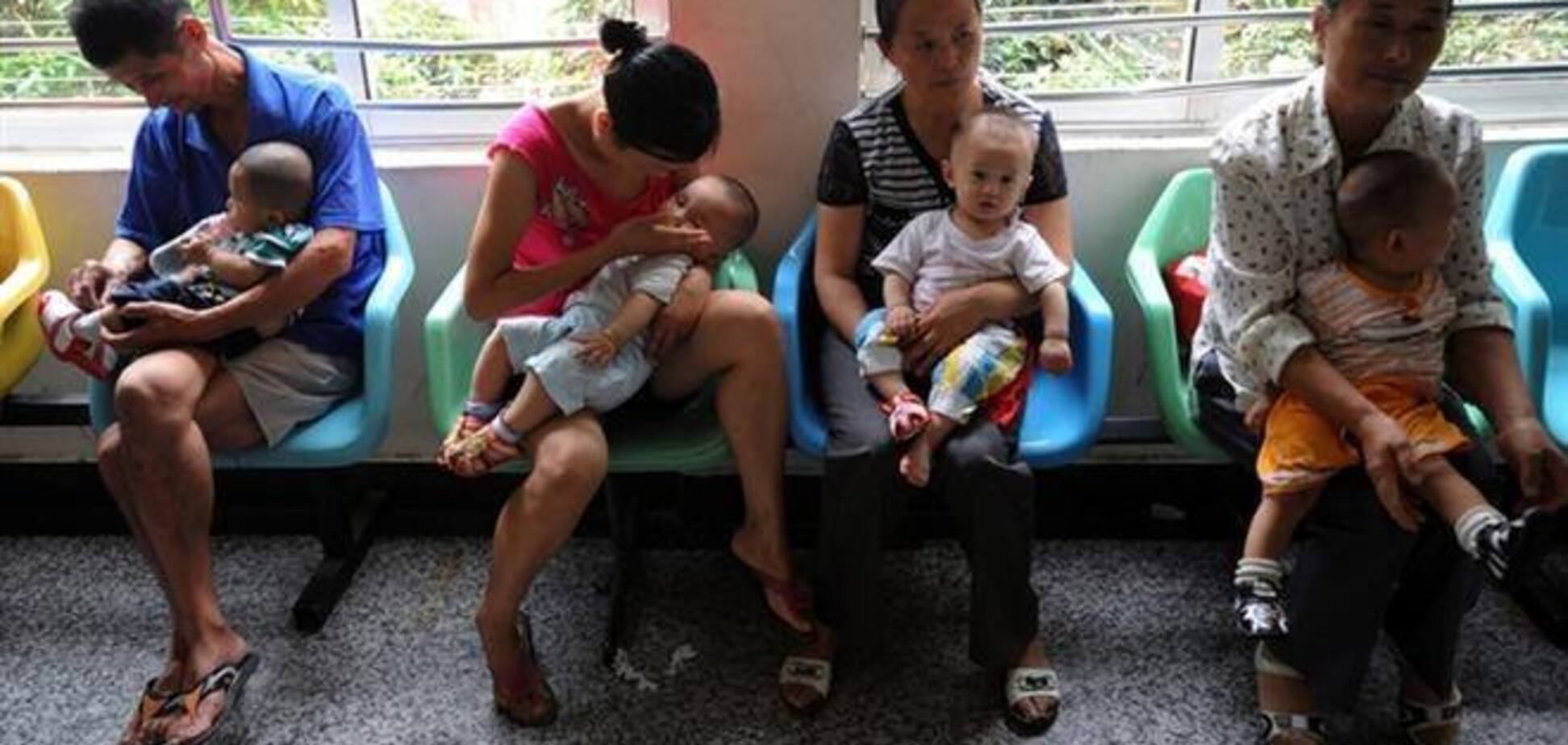 Влада Китаю пом'якшили політику обмеження народжуваності