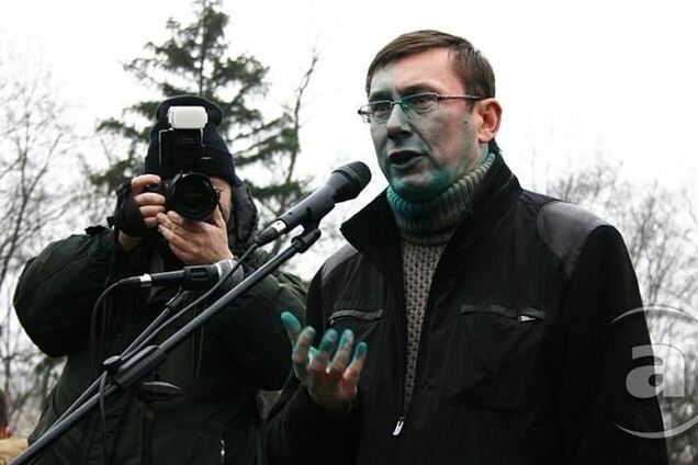 На харьковском Евромайдане Луценко облили зеленкой