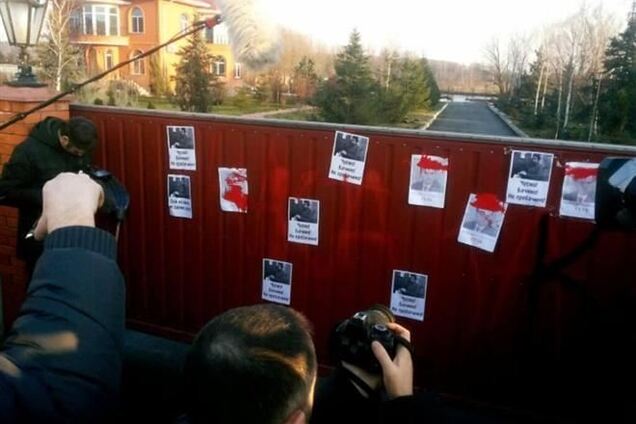 Автомайданівці закінчили пікет біля будинку Пшонки і спрямовуються на Евромайдан