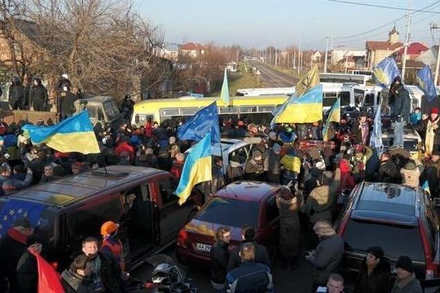 Яценюк під Межигір'ям озвучив вимоги до Януковича