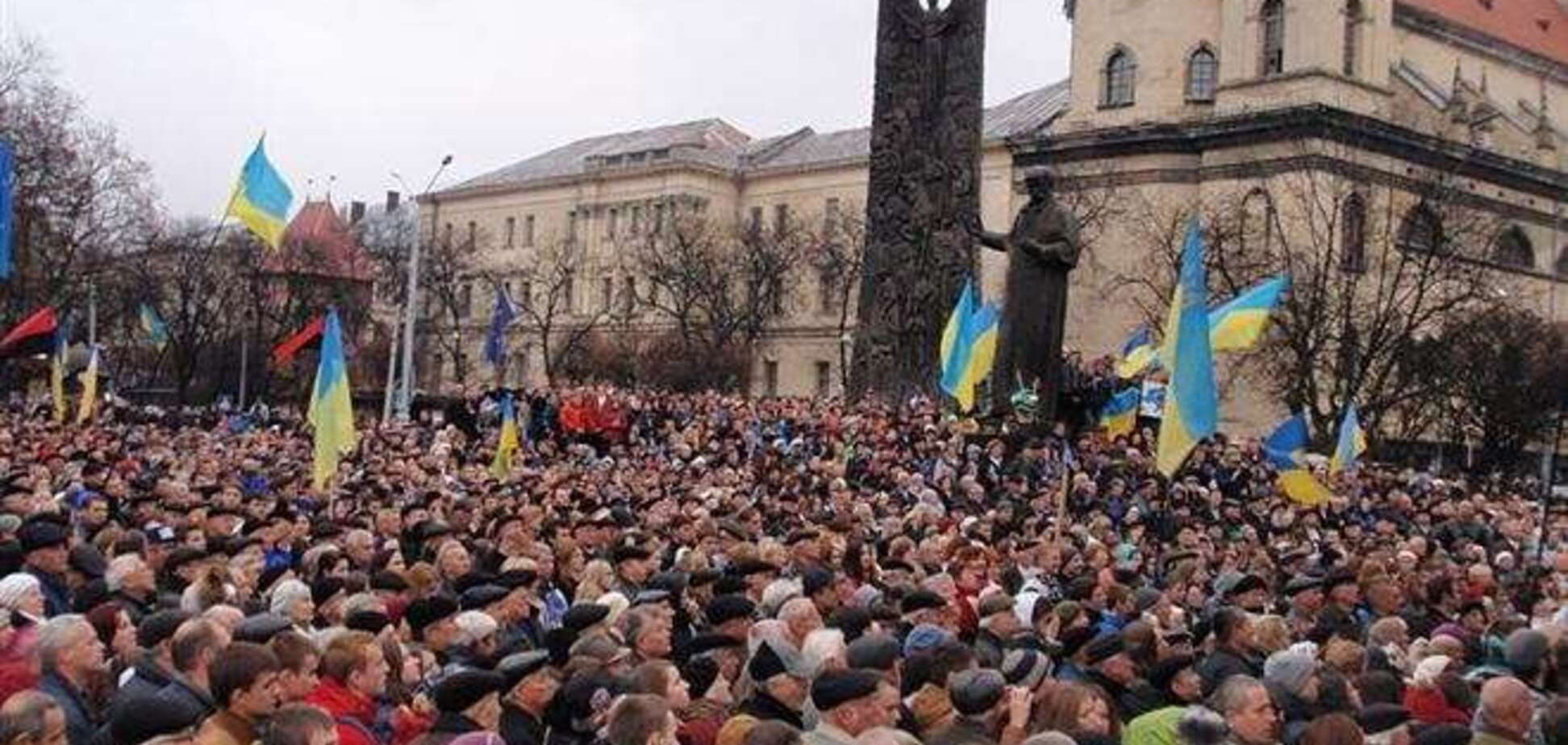 У Львові 5 тис. осіб вимагають відставки Президента та уряду