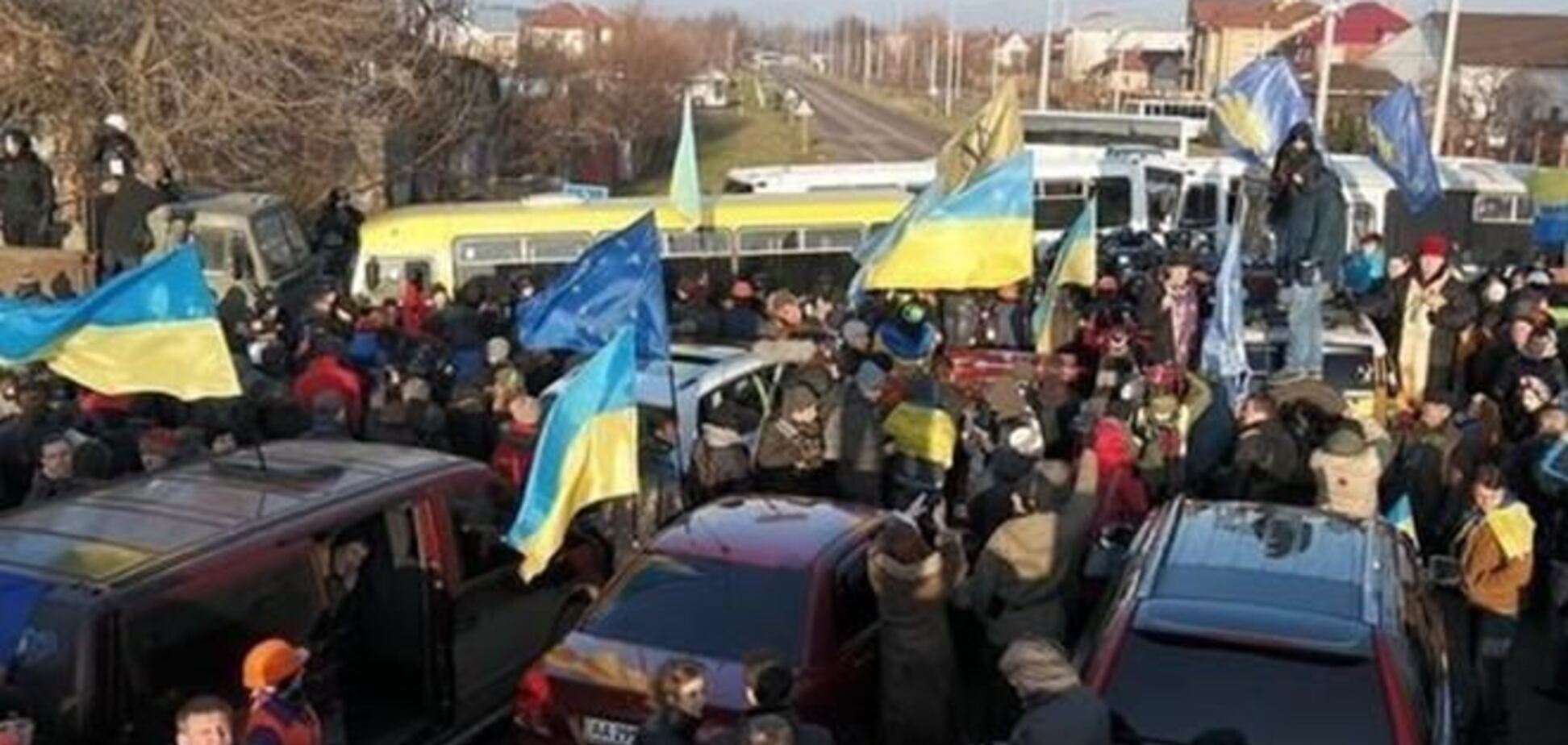 Евромайдановцы отправляются к домам Медведчука, Азарова и Рыбака