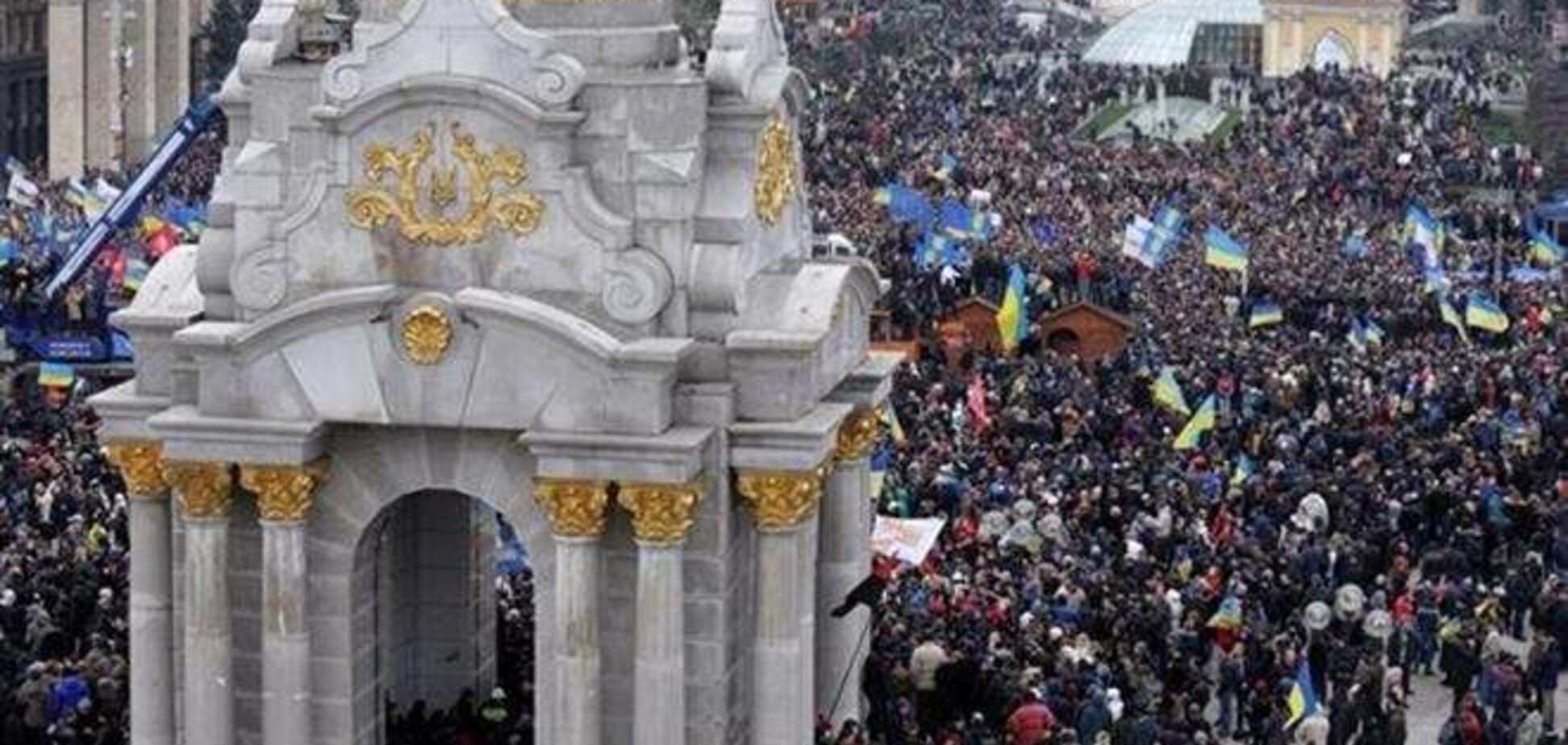 Le Monde: Европа должна поддержать стремление Киева к демократии