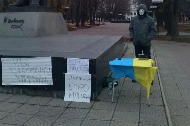 У Луганську чиновник влаштував одиночний пікет на підтримку Евромайдана