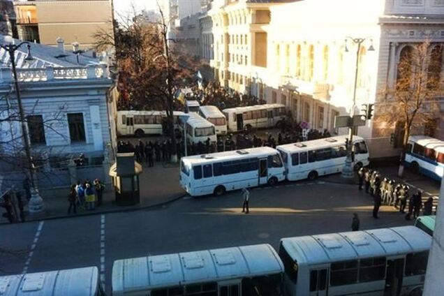 Под Верховной Радой 'Беркут' стоит без спецсредств - МВД