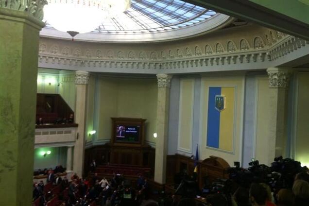 Регионалы приглашают оппозицию за круглый стол