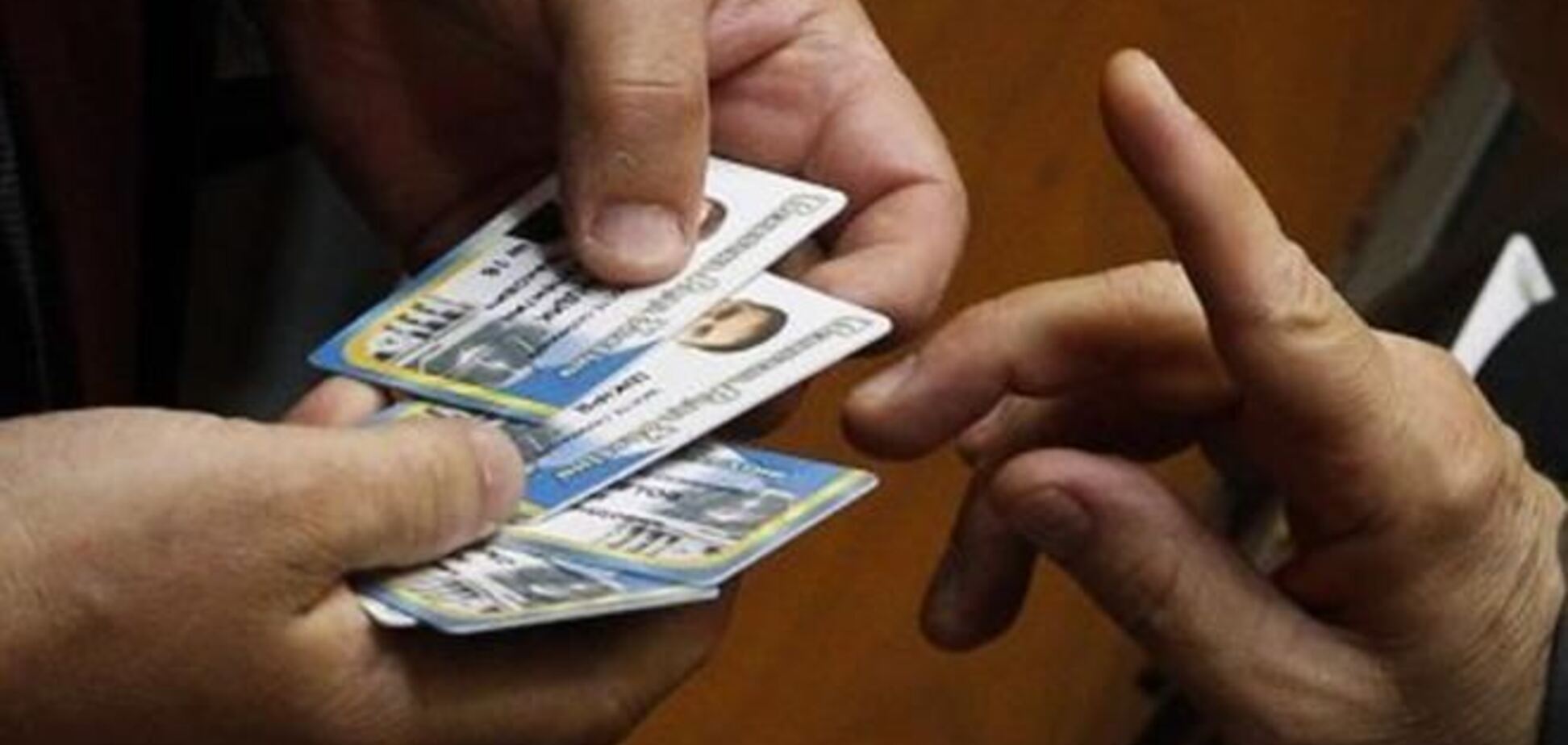 В оппозиции заявили, что у нардепов от ПР забрали карточки для голосования