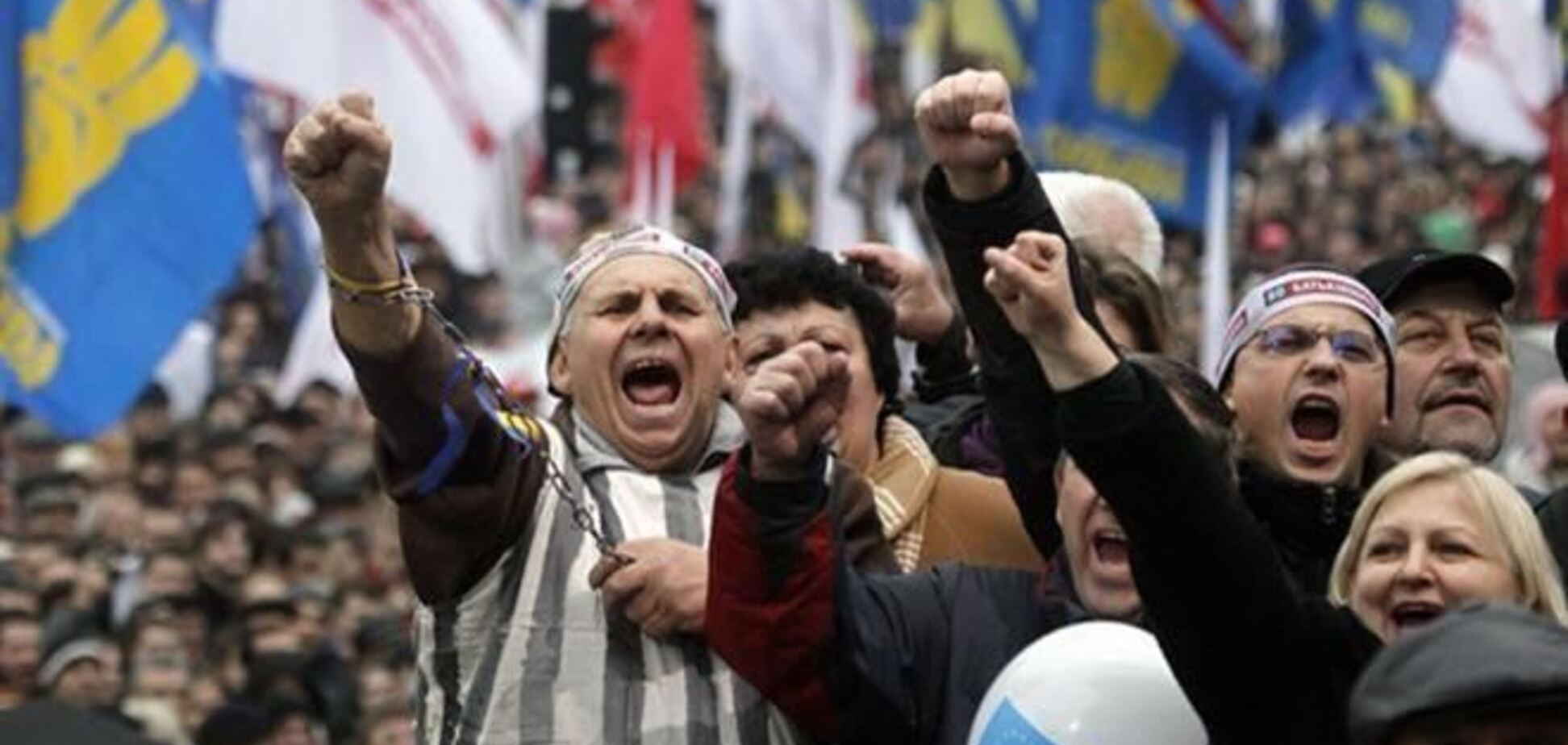 Митингующие собрали 3000 подписей за отставку Кабмина и Президента