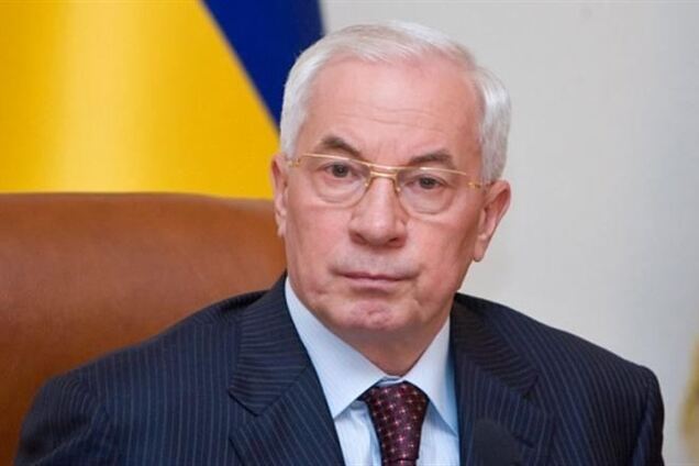 Азаров не смог попасть в здание Кабмина