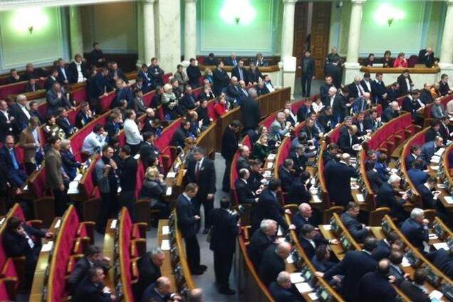 Тягнибок с трибуны Рады призвал украинцев к революции