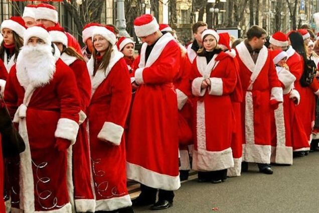 Под Новый год работодатели искали ведущих и поваров