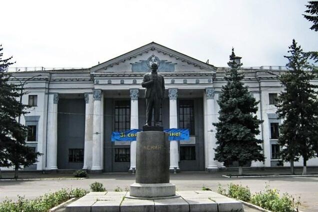 На Черкасщине сбросили с постамента памятник Ленину