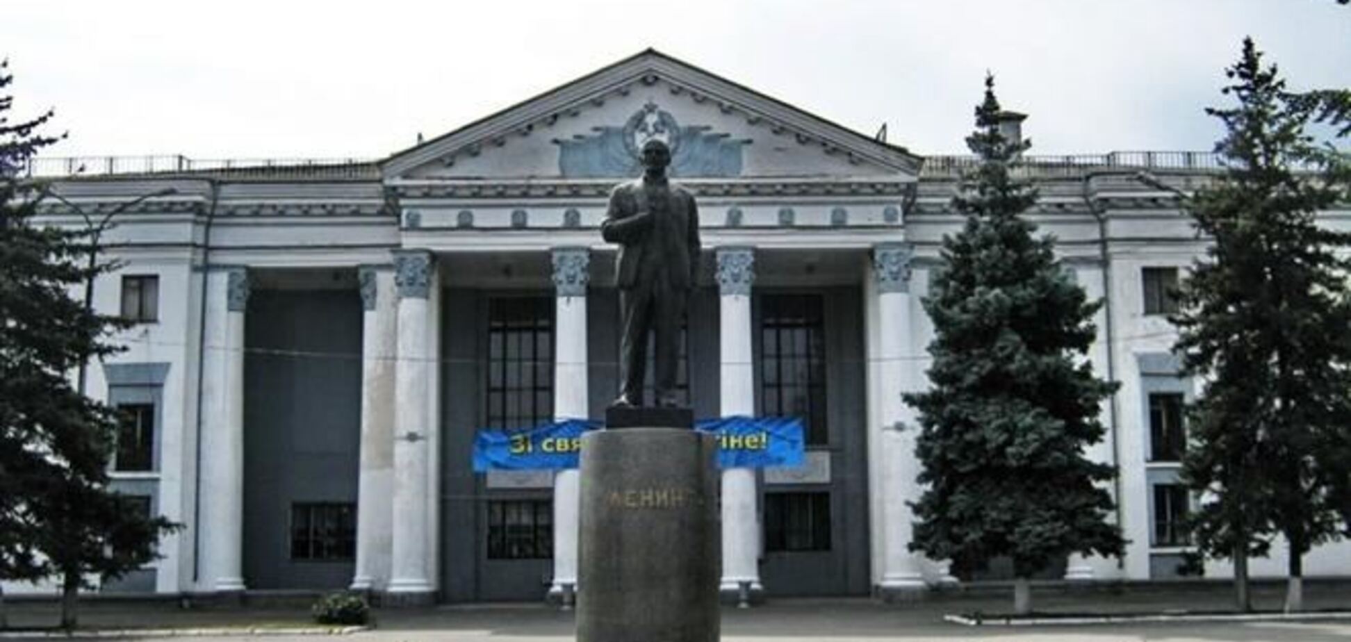 На Черкащині скинули з постаменту пам'ятник Леніну
