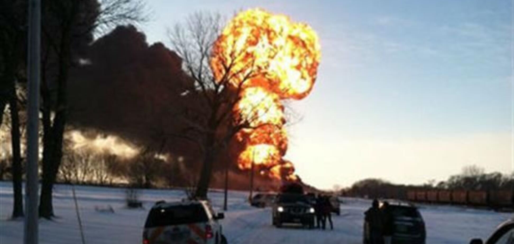 В США сошел с рельс поезд с нефтью