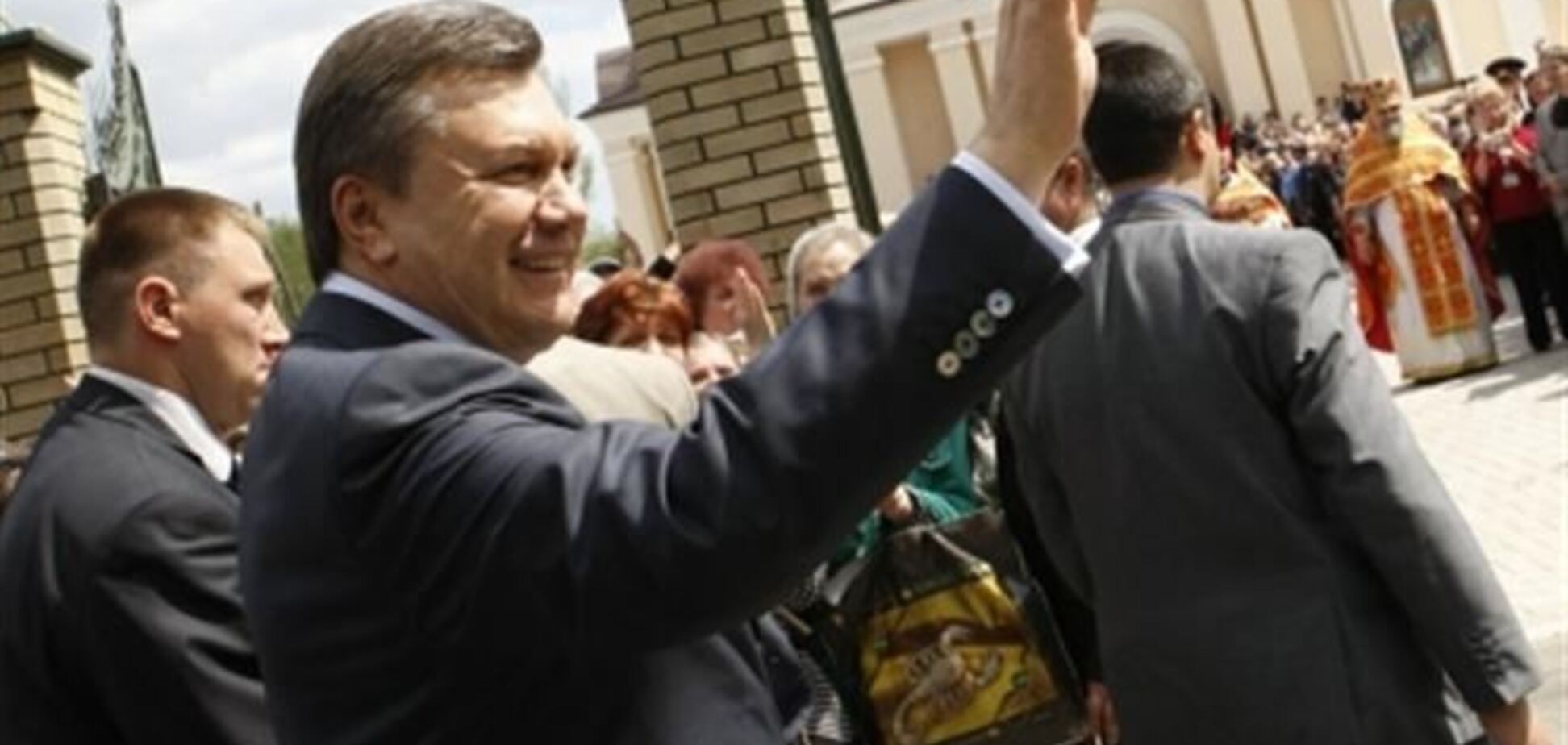 Новогоднее и рождественское поздравление Януковича сняли в Киево-Печерской лавре