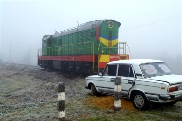 На Терпольщине на ж/д переезде тепловоз столкнулся с авто