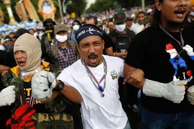 Оппозиция Таиланда призывает полицию перейти на сторону народа