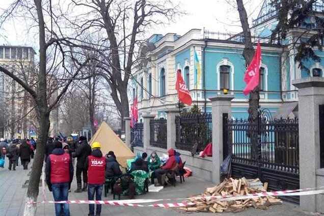 Под Радой продолжается концерт от ПР