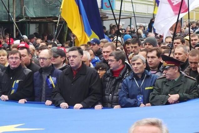 Оппозиция дала Януковичу два дня на выполнение ее требований