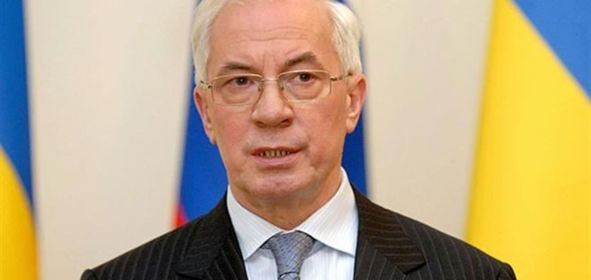 Азаров пригрозил уволить непопулярных министров