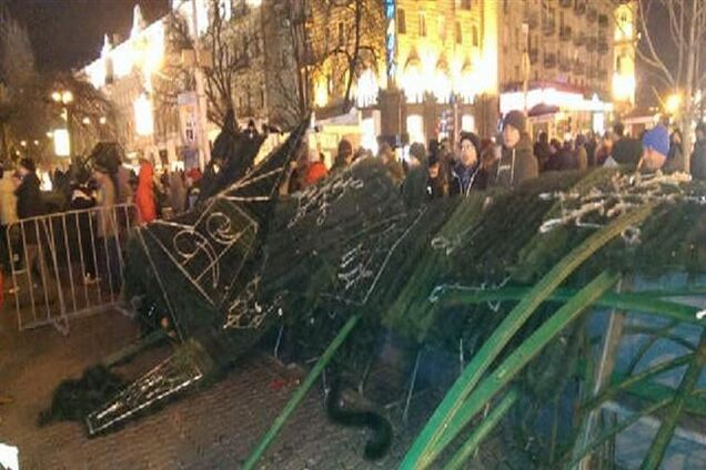 Евромайдановцы забаррикадировались