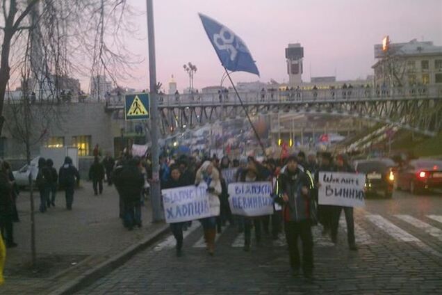 Колонна евромайдановцев направилась к Генпрокуратуре