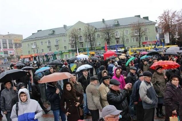На Евромайдане в Ривне задержали мужчину с пистолетом