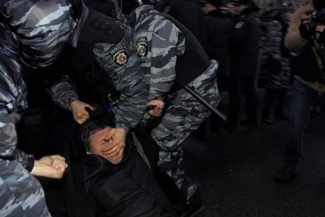 Пшонке передали записи радиообмена 'Беркута' при разгоне Евромайдана