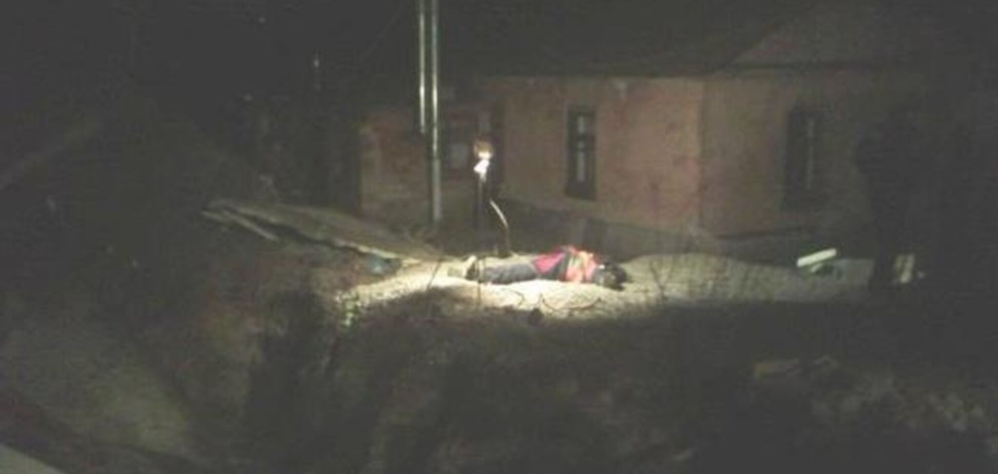 Обвал бетонного забора в Киеве: погиб строитель