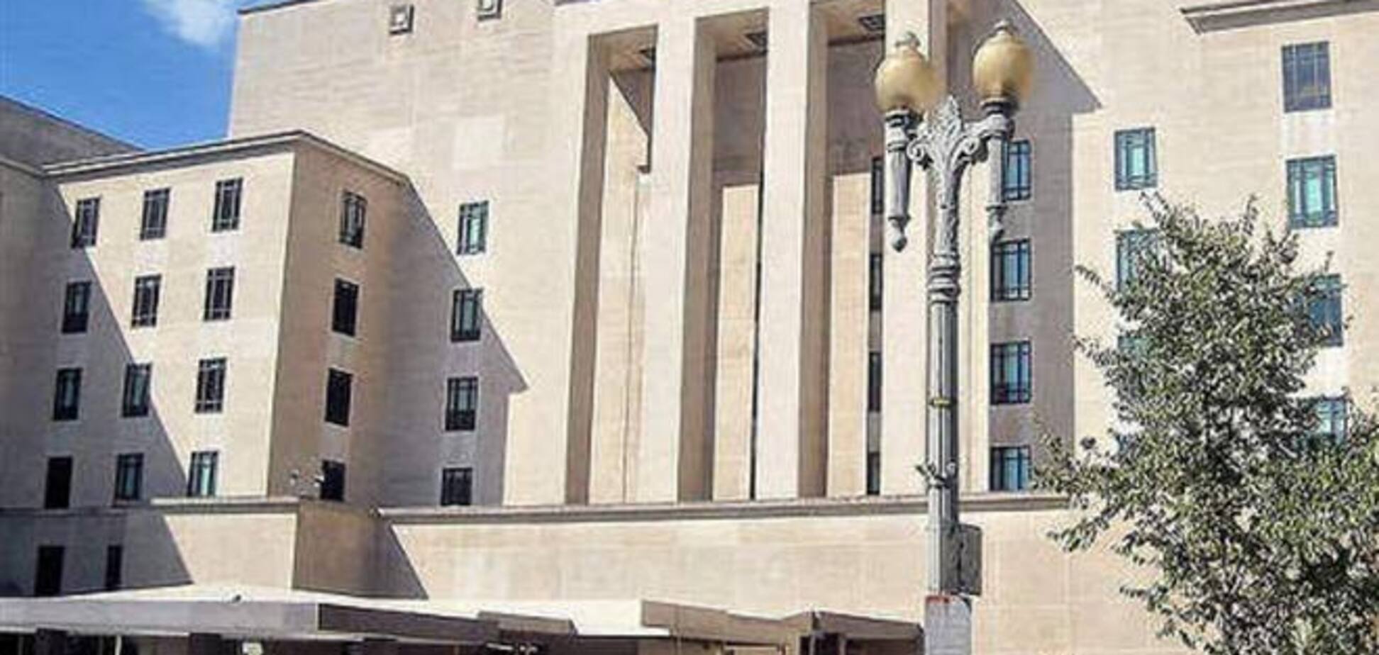 Екс-співробітницю держдепу США судять за багатомільйонні махінації