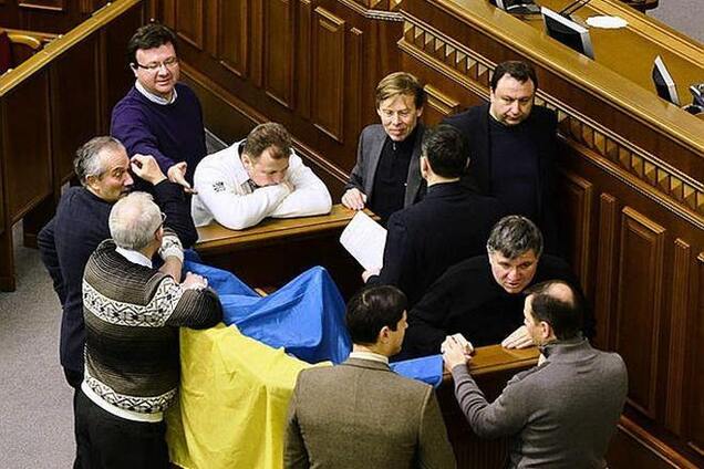 Опозиція продовжує блокувати Раду