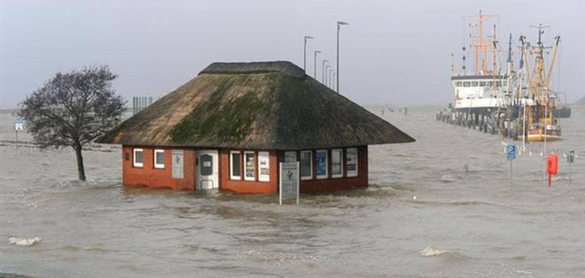 В Северной Европе бушует шторм: есть жертвы