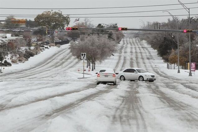 Сильные снегопады оставили без электричества 250 тысяч жителей Далласа