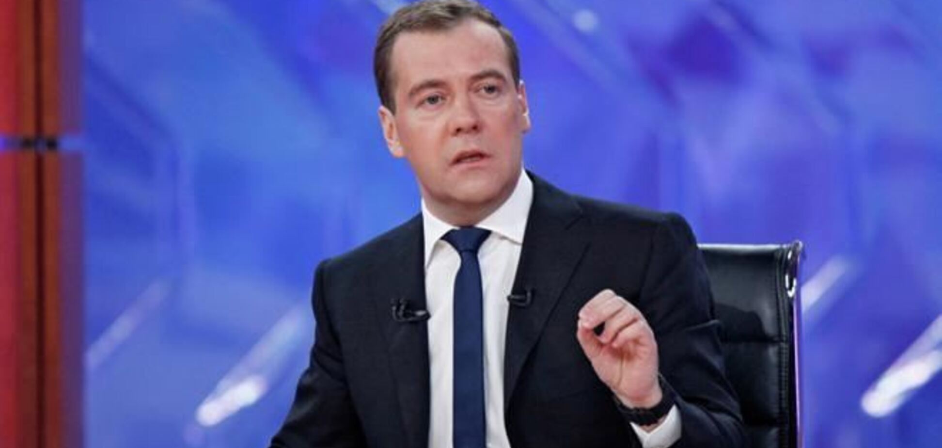 Въезд в РФ из Украины будет по загранпаспортам и со страховкой - Медведев