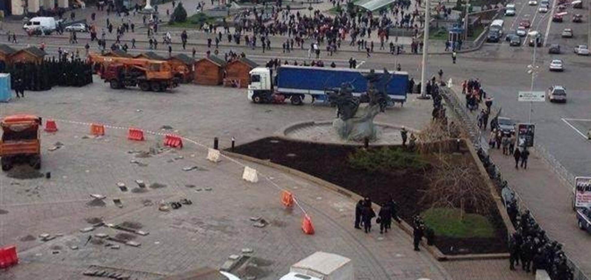 В сети появилось видео осмотра милицией умершего на Евромайдане