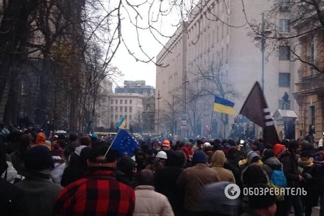 Власти Украины готовы создать трехстороннюю группу по событиям в Киеве