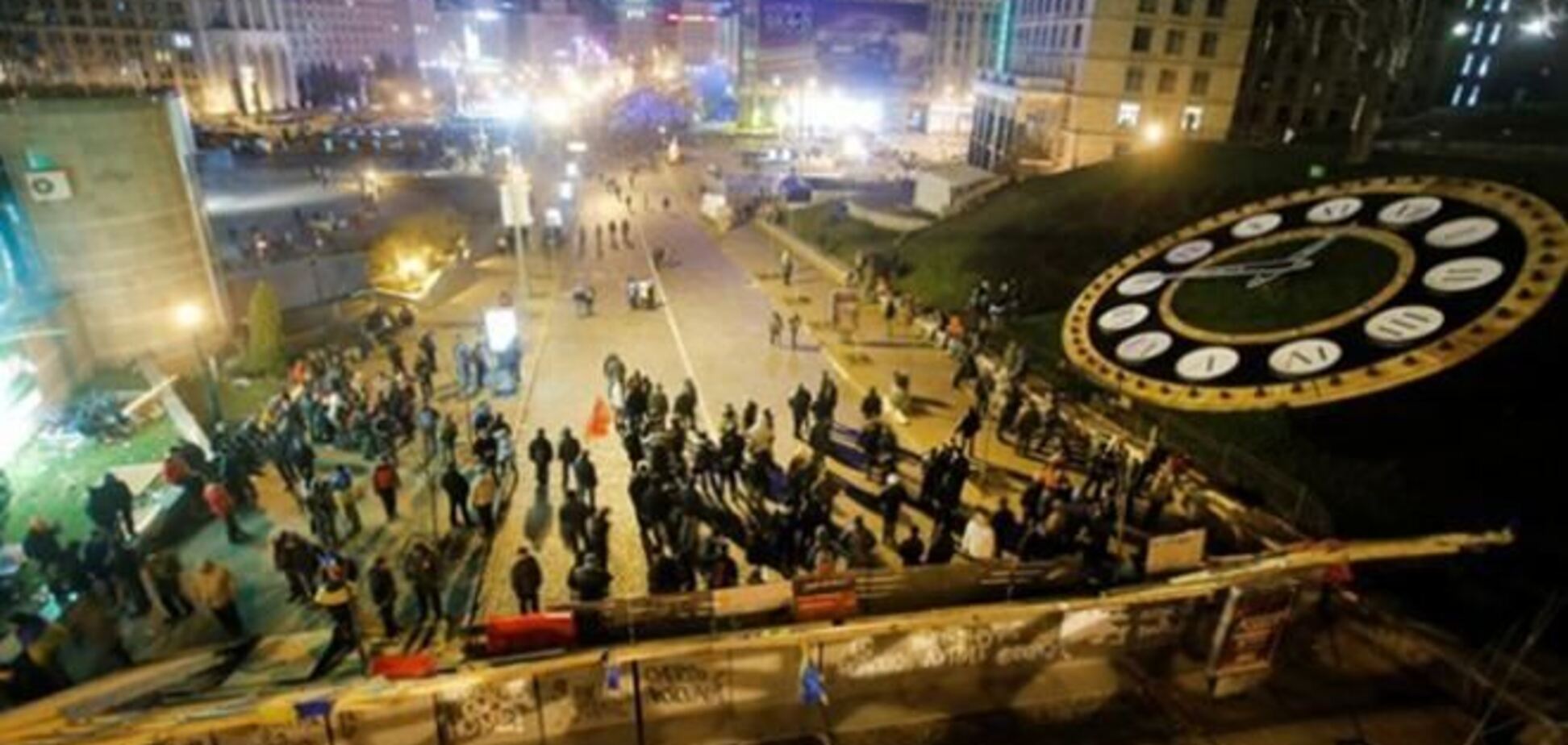 Евромайдановцы стягиваются к баррикадам в ожидании разгона