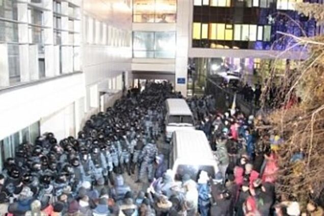 К Шевченковскому суду в Киеве подтянули сотни 'беркутовцев'