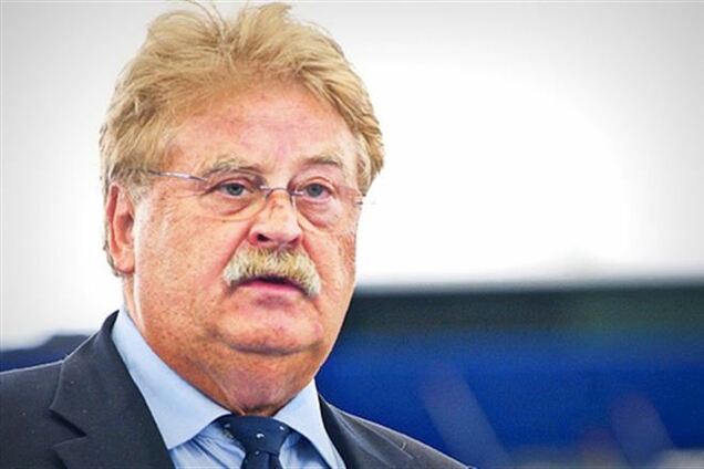 Євродепутат: влада України продає майбутнє країни