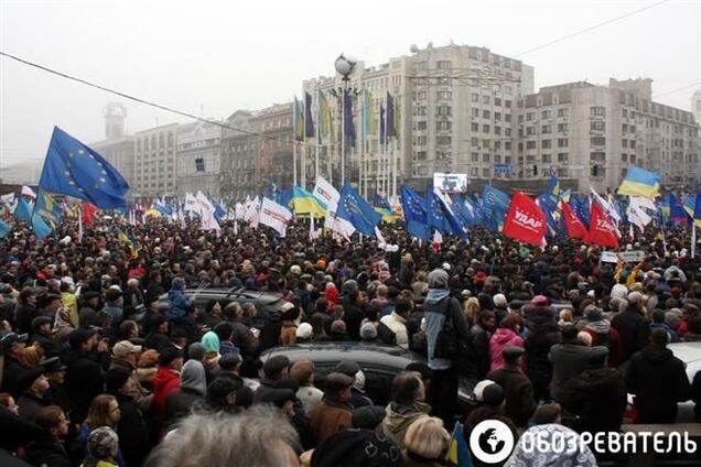 Азарову не нравится, как освещаются в СМИ Евромайданы