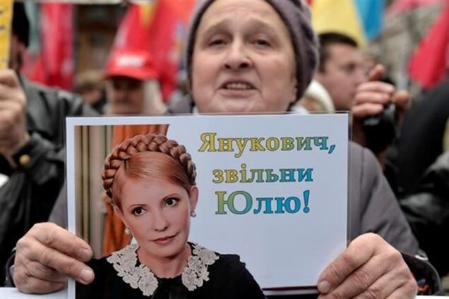 Депутат ЕП со сцены Евромайдана призвал власти освободить Тимошенко