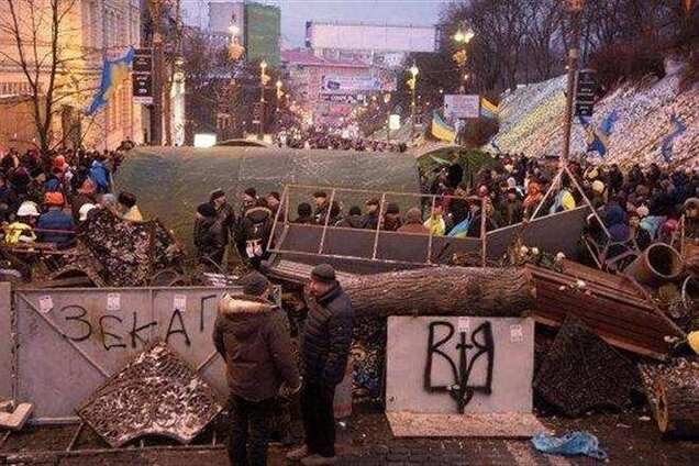 Яценюк разрешил чиновникам ходить по правительственному кварталу