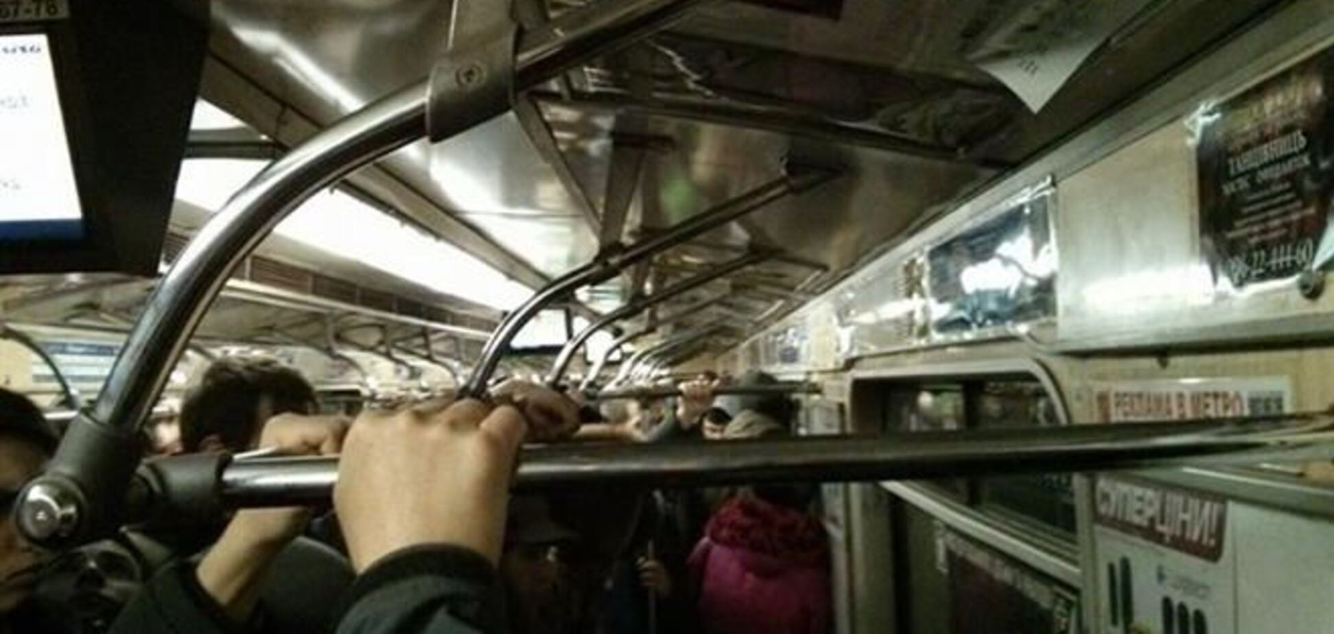 Киевское метро перегружено из-за митингующих с флагами