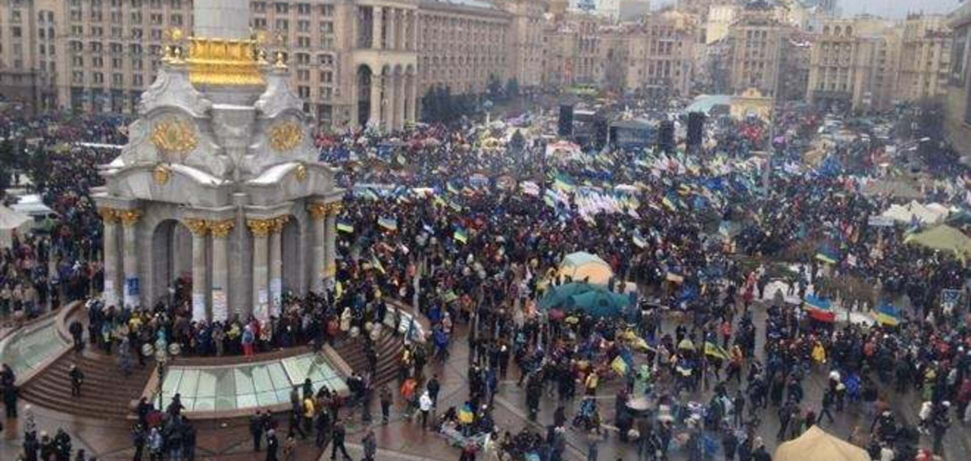 Регионалы в 'Зоряном' смотрят онлайн-трансляцию с Майдана - СМИ