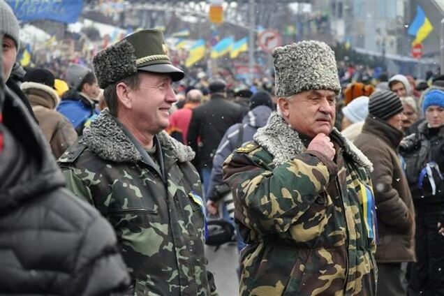 На Евромайдане формируют 'сотни' гражданской обороны