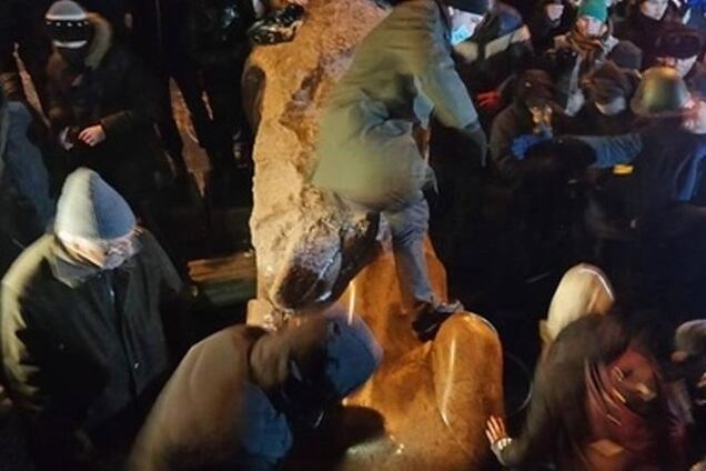 'Свобода' взяла на себя ответственность за снос памятника Ленину