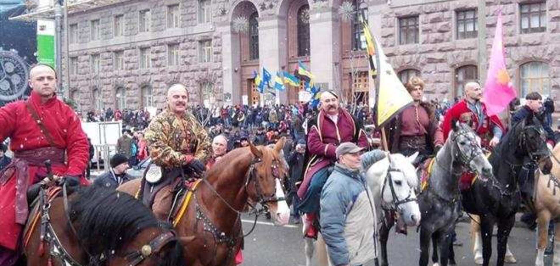 На Евромайдан приехали казаки