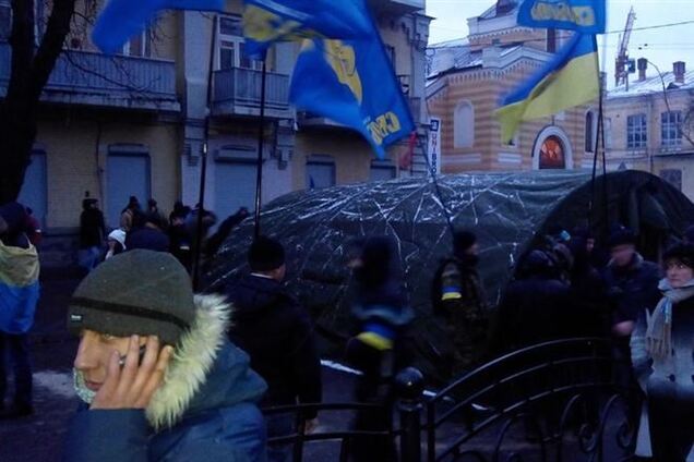 Митингующие просят нести в правительственный квартал горячий чай