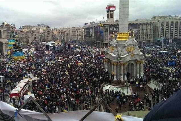 В перегруженном киевском метро поют гимн Украины